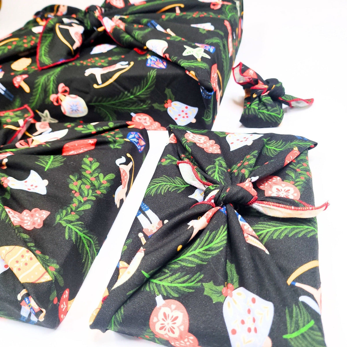 Folk Julepynt - 4 Furoshiki Gift Wraps