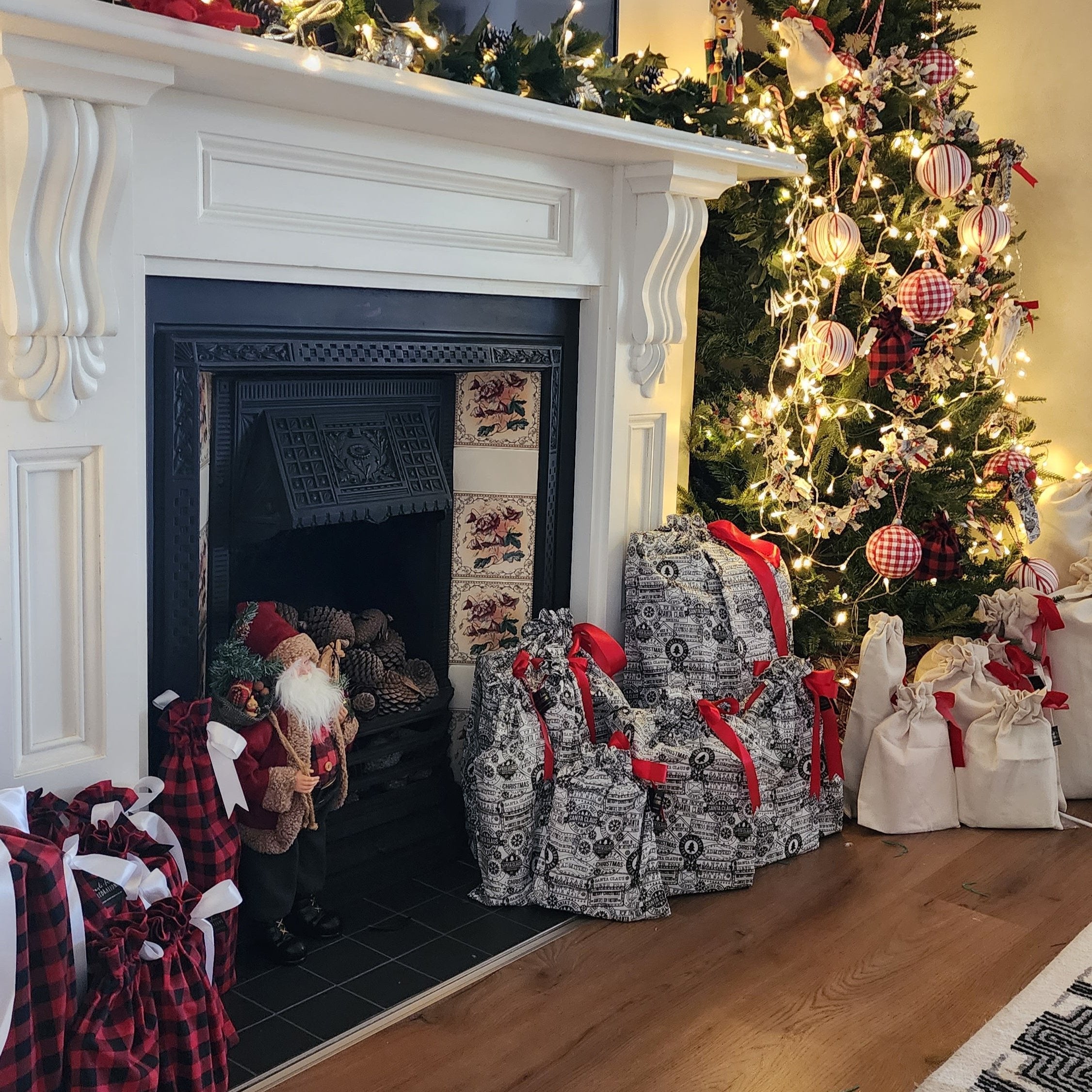 Santas Mail (Reusable Gift Bag Set of 10)