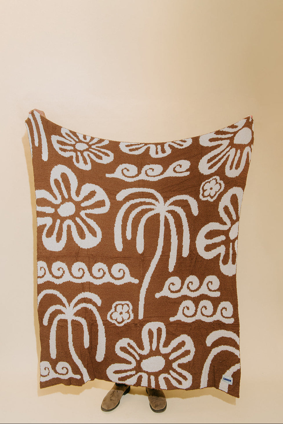 Hanalei Plush Throw - Mocha & Cream