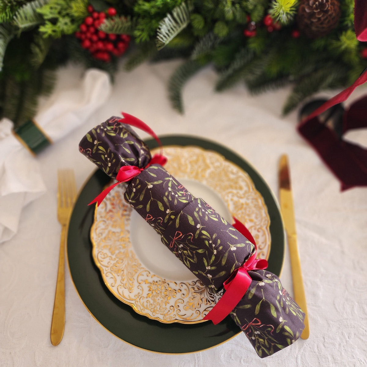 Mistletoe - Reusable Crackers - 6 Pack