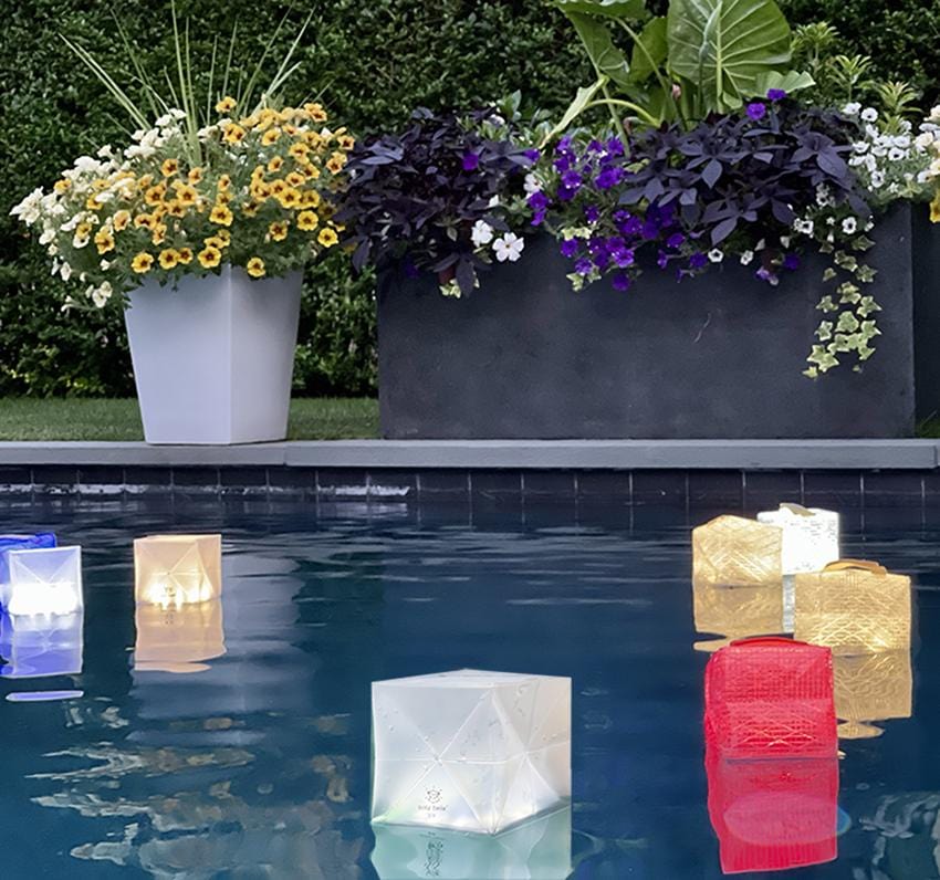 Collapsable Solar-Powered Lantern SolarPuff™ in Warm White