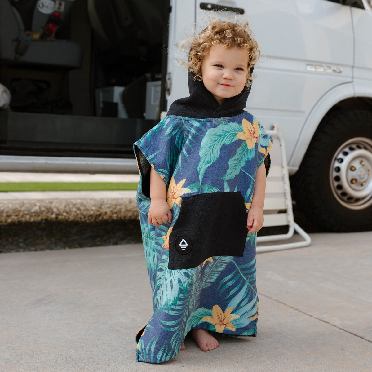 Kids Changing Poncho: Palms Dusk