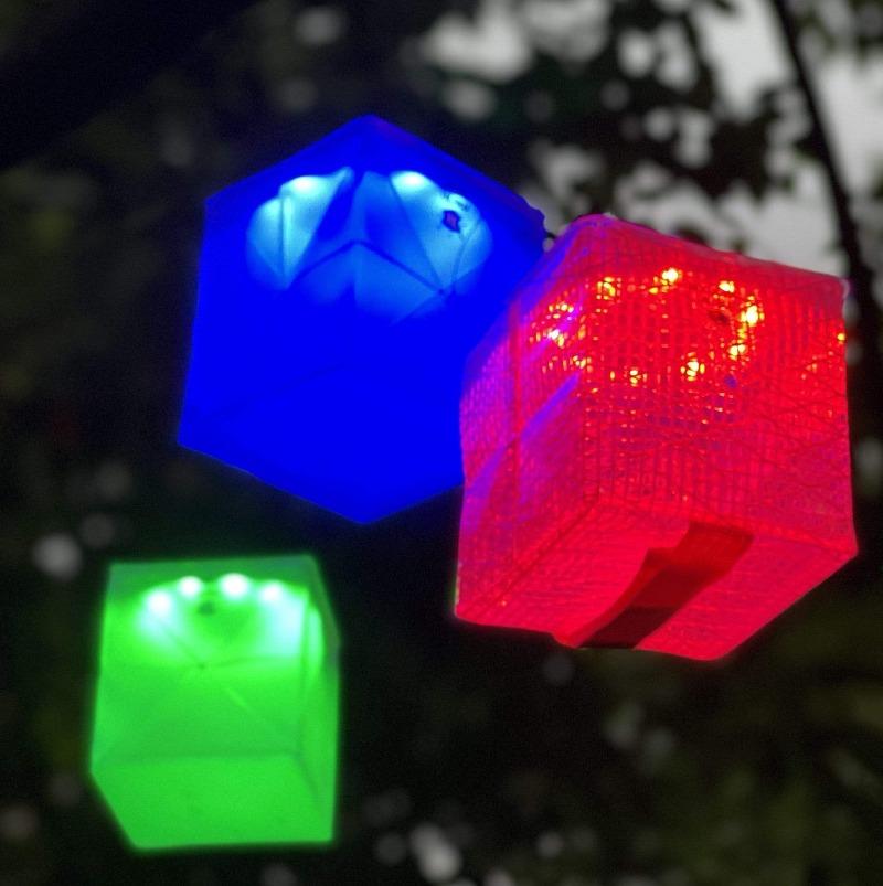 Collapsable Solar-Powered Lantern SolarPuff™ in Warm White