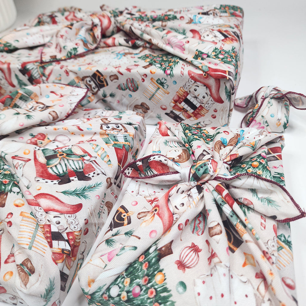 Nutcracker Fritz und freunde (4 Furoshiki Gift Wraps)