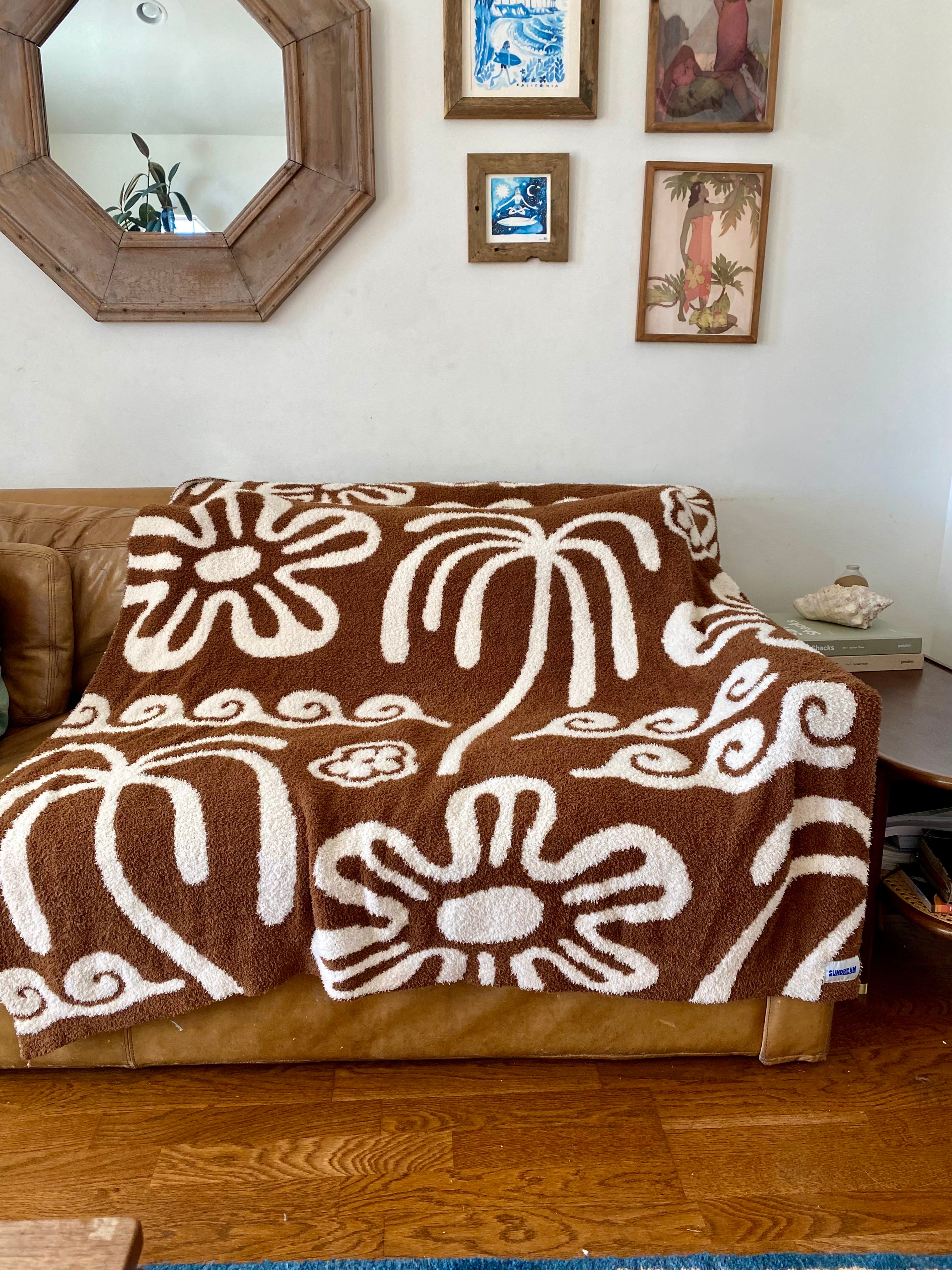 Hanalei Plush Throw - Mocha & Cream