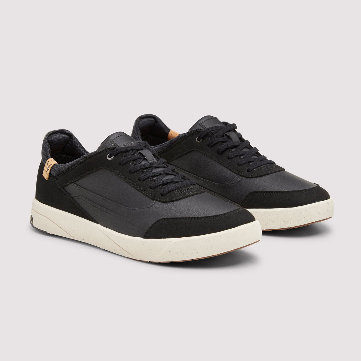 Quito M Black