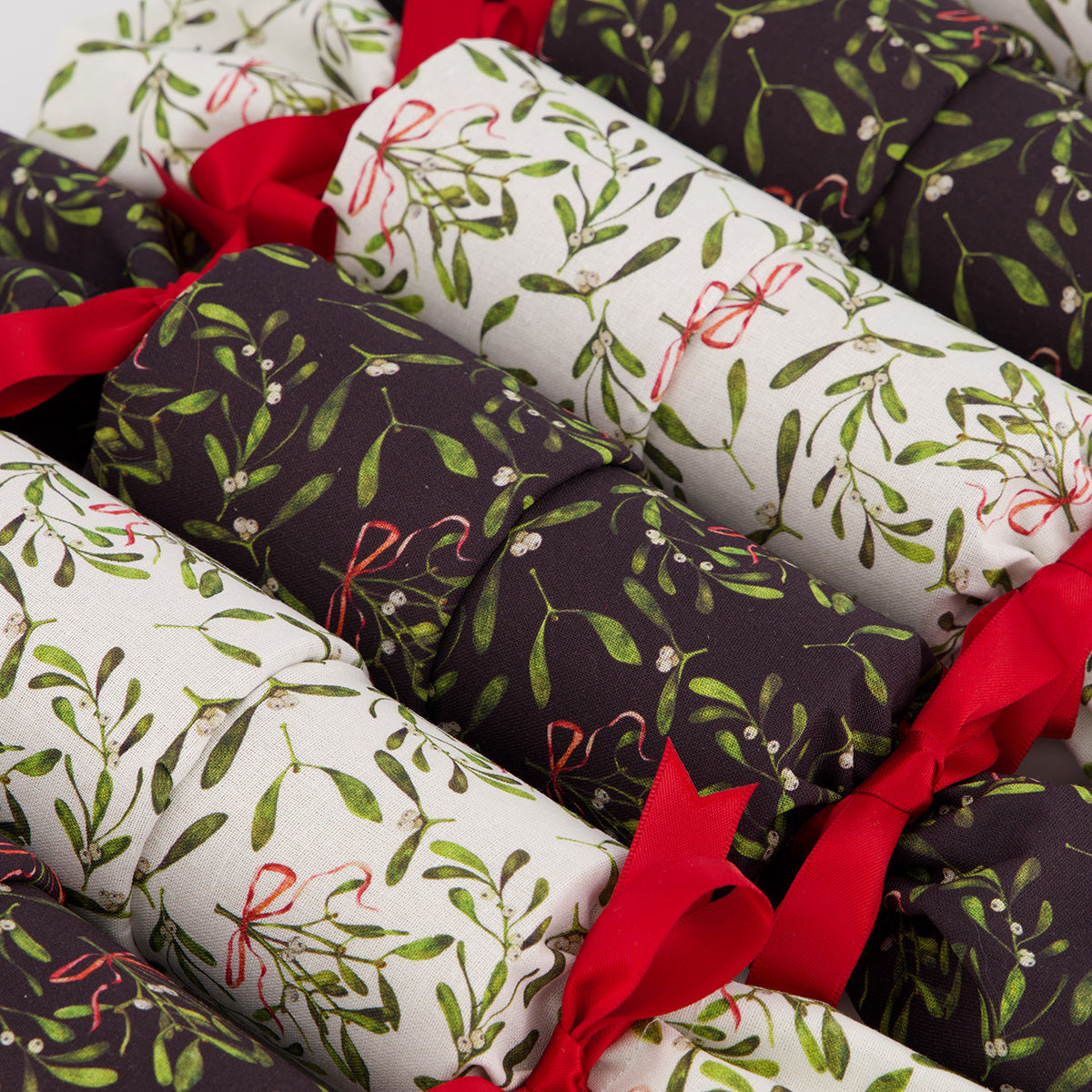Mistletoe - Reusable Crackers - 6 Pack