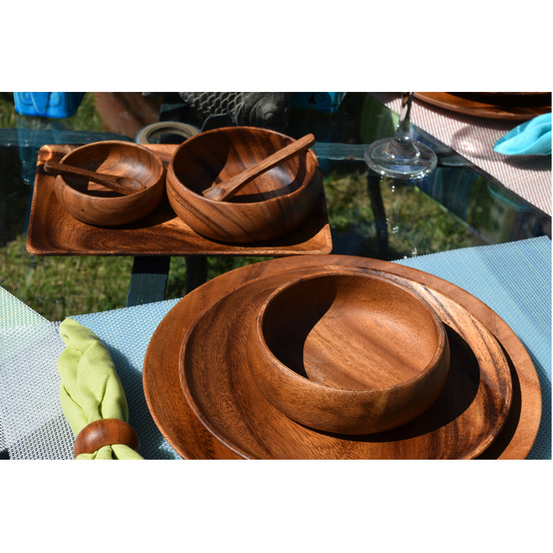 https://earthhero.com/cdn/shop/products/pacific-merchants-trading-company-Round-Acacia-Wood-Salad-Bowls-2_800x.jpg?v=1684917211