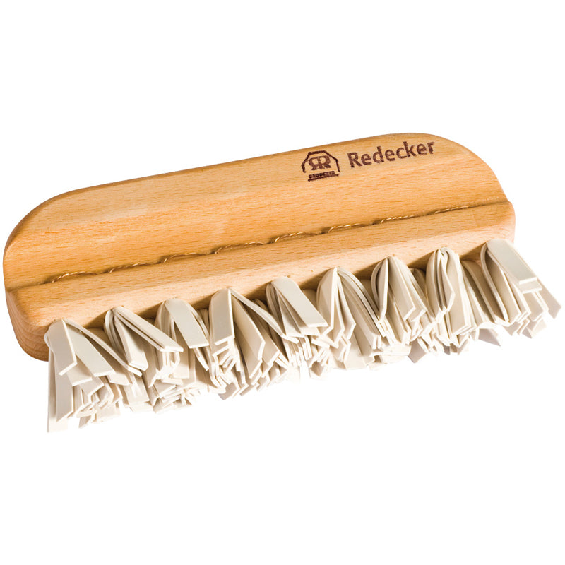 https://earthhero.com/cdn/shop/products/redecker-Handcrafted-Lint-Brush-1_18b6c5a1-c76c-4888-82cb-bba4663bfc22_800x.jpg?v=1694706351