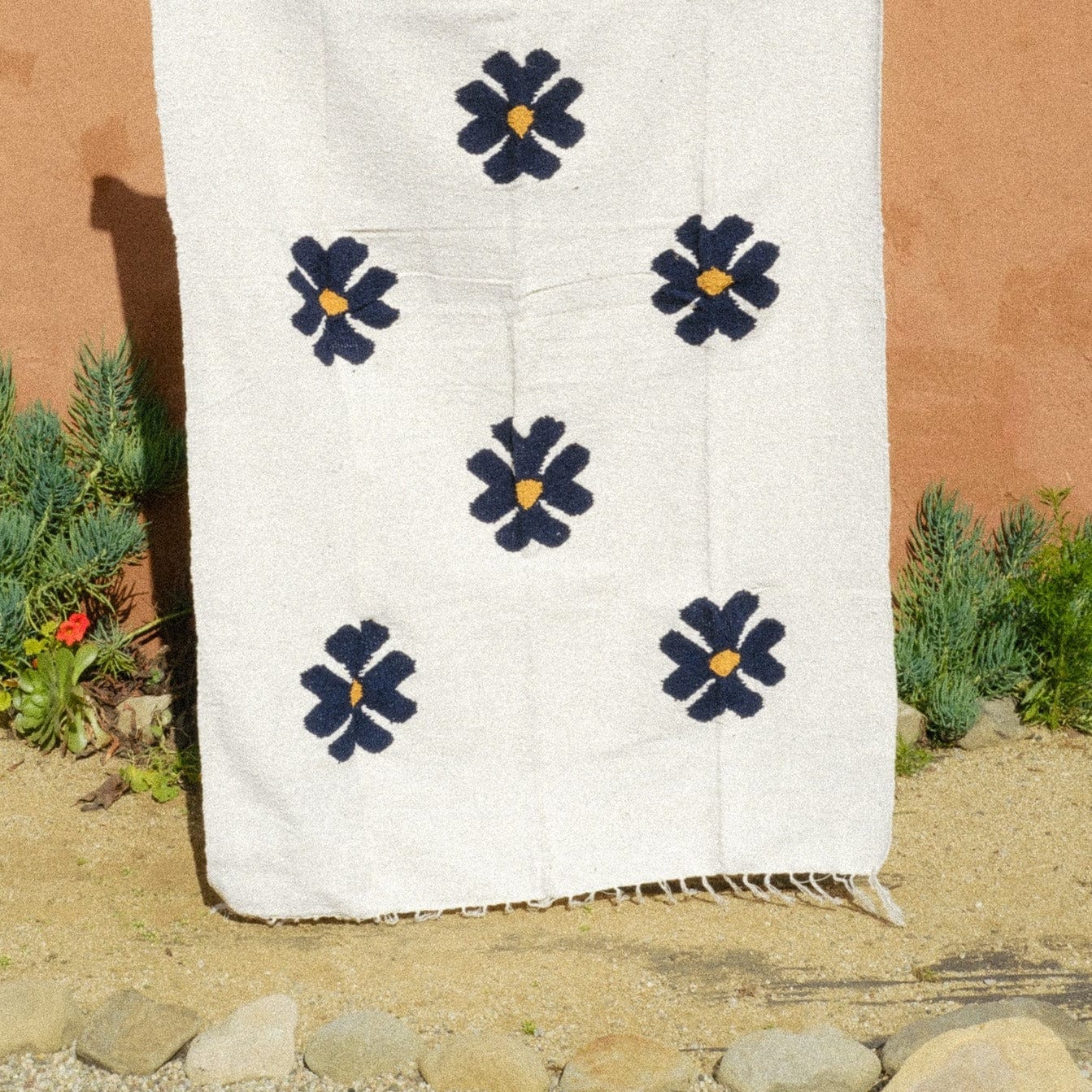 Sundream Coffee Flora Navy Throw / 83 x 52 inches Recycled Beach Throws